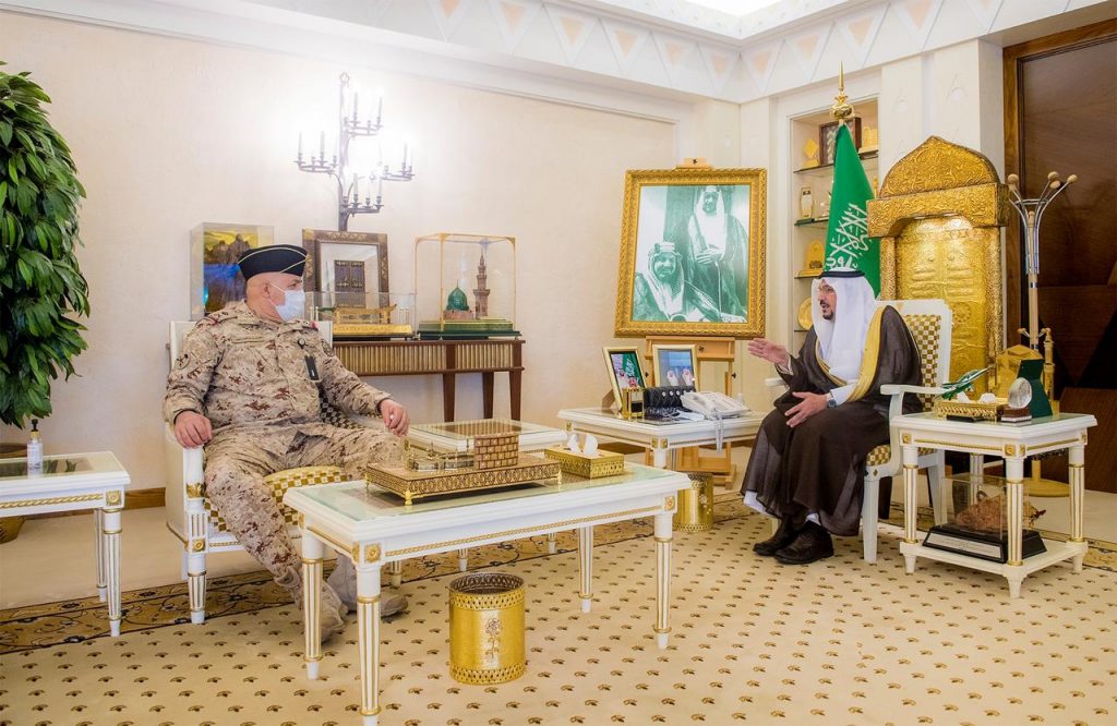 سمو أمير القصيم يلتقي نائب رئيس الجهاز العسكري وسمو رئيس هيئة التعليم وعدد من منسوبي وزارة الحرس الوطني.