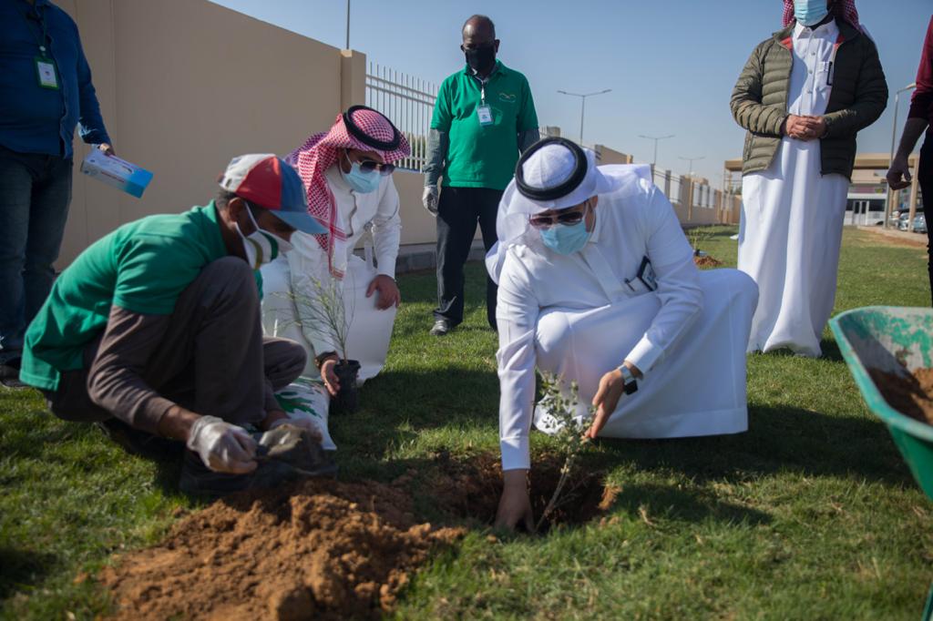 د. الشهراني يتقدم مشاركي “صحة الرياض” في حملة “لنجعلها خضراء”