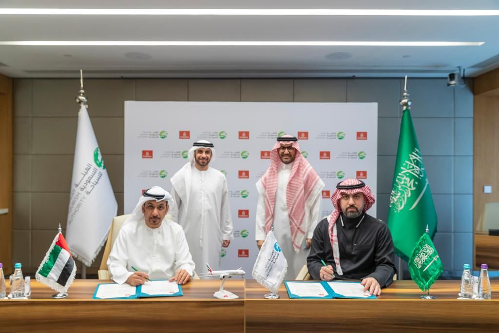 الهيئة السعودية للسياحة وطيران الإمارات يوقعان مذكرة تفاهم استراتيجية للترويج للسياحة السعودية