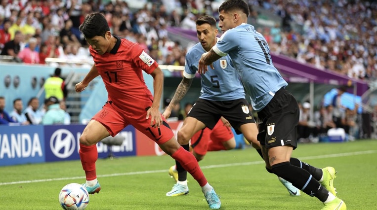 أوروغواي تسقط في فخ التعادل السلبي أمام كوريا الجنوبية بكأس العالم