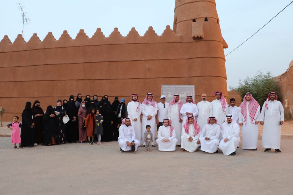 فريق الاعلام التطوعي بهيئة الصحفيين السعوديين ينظم زيارة لمهرجان التمور الثالث بمحافظة مرات